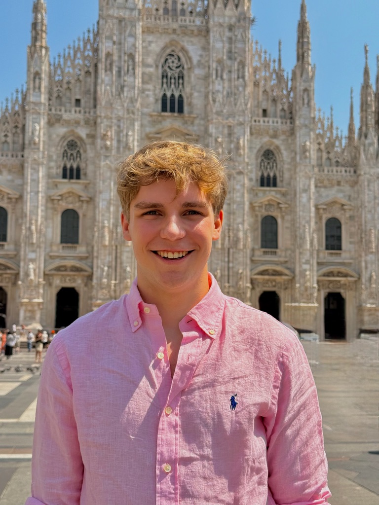 Jop Mörs in front of the Duomo in Milan